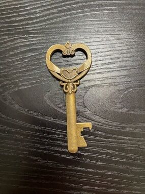 Vintage Cool Heart Skeleton Key Accent - Brass Tone